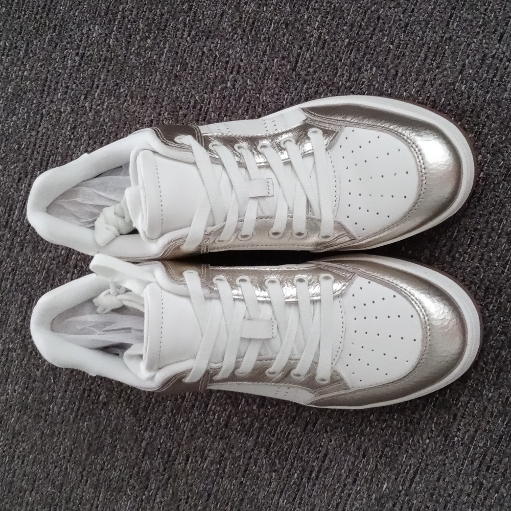 🆕️ 🌞Marc Fisher🌞 - "Flynnt" Ivory/Gold Metallic Leather Sneaker - Picture 5 of 11